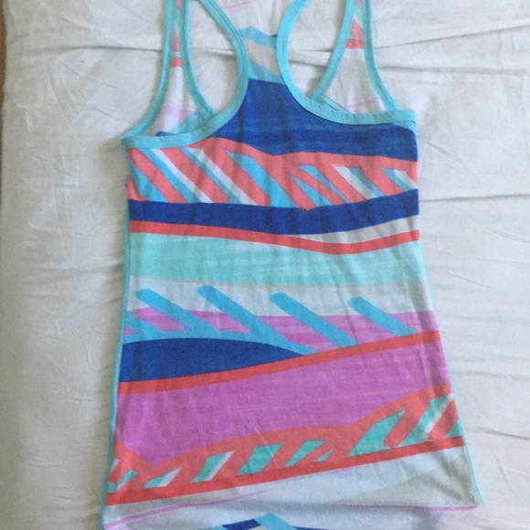 🌹2/$20🌹 Bundle of five tank tops/ womens shirts. Sizes xs to L. - Picture 4 of 13